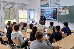 La Policia Local d'Altea imparteix classes d'educació viària a l'alumnat de 4t, 5è i 6è de Primària