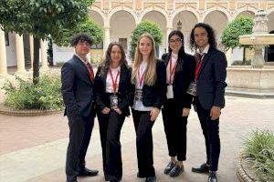 L’equip de debat de la Universitat d’Alacant aconsegueix la tercera posició en el torneig nacional de debat Tres Cultures