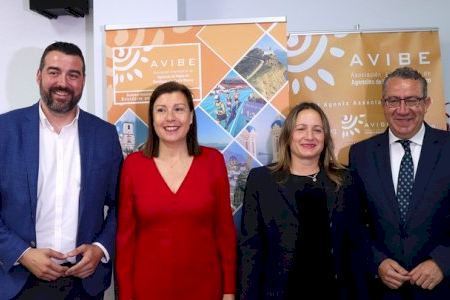 El alcalde defiende el papel de las agencias de viaje de Benidorm como mecanismo de ‘turismofilia’