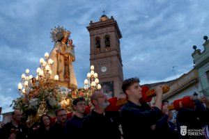 Torrent se engalana para celebrar las Fiestas en honor a la Virgen de los Desamparados