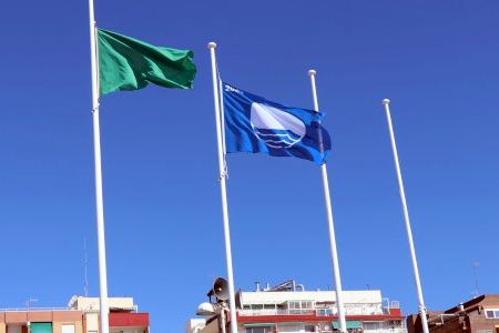 Les platges del Port de Sagunt, Corinto i Almardà renoven un any més la seua Bandera Azul