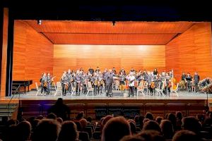 La Orquesta Sinfónica La Paz y el pianista István Székely pusieron en pie al público de l’Auditori de La Nucía
