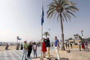 Pleno de banderas azules en las playas de Alicante y 38 años de distinción consecutiva para San Juan