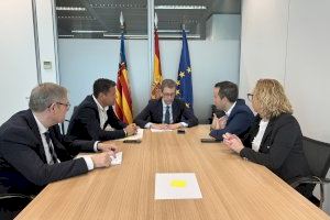 Carratalá estudia amb la Conselleria la millor opció per als habitatges adquirits per la Generalitat en 2021 en Alberic