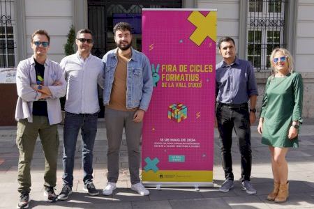 El Ayuntamiento de la Vall d’Uixó impulsa la formación profesional con la Feria de Ciclos Formativos