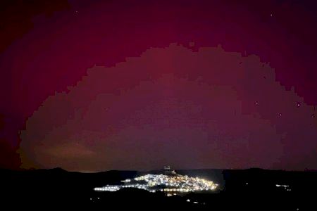 La aurora boreal tiñe de rojo los cielos de la Comunitat Valenciana