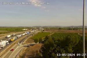 Colas de seis kilómetros por un accidente en la AP7 en el bypass de Valencia