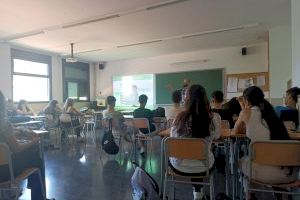 Cerca de 200 alumnos del IES l'Om participan en varias sesiones contra la ludopatía