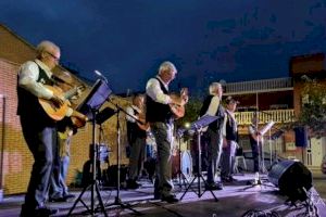 La 'Rondalla als barris' vuelve a la Vall d'Uixó con nuevas canciones y las melodías de siempre