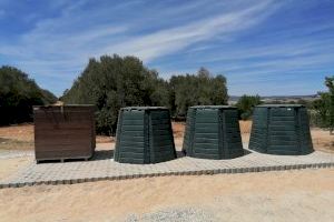 El Ayuntamiento instala en La Zafra un área de compostaje y una isla de contenedores de recogida selectiva