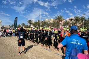 La Plaza del Ayuntamiento y el Postiguet reúnen a los 1.200 triatletas del Circuito del Mediterráneo