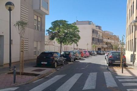 El Ayuntamiento realiza la replantación de más de un centenar de árboles en calles y zonas verdes de Sant Joan