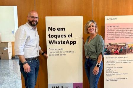 La exposición “No em toques el Whatsapp” visitó el Centre Juvenil