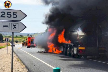Cremen dos camions en menys de 24 hores en les carreteres de la Comunitat Valenciana