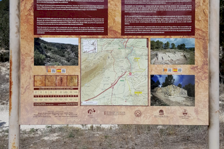 El Museu Arqueològic d'Alcoi renova el panell d'informació de la ruta arqueològica de La Canal