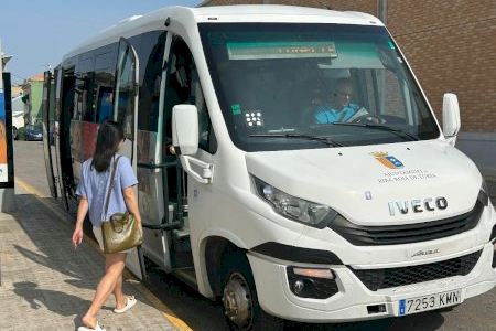 Riba-roja de Túria incorpora al plan de contratación de 2025 el programa del ArribaBus que conecta con los polígonos industriales
