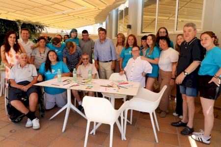 Mazón destaca una inversión de 1,2 millones para vacaciones de personas con discapacidad intelectual