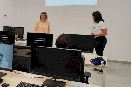 Nules forma en competencias digitales a las personas usuarias del Programa Supera’t