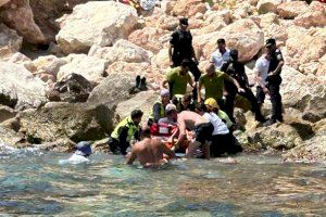 Un hombre se precipita al mar tras caer 5 metros desde el Penyal d'Ifach Un hombre se precipita al mar tras caer 5 metros desde el Penyal d'Ifach