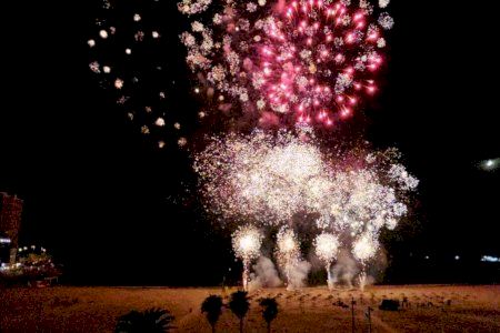 Oropesa del Mar celebra el Día del Turista con su tradicional Castillo de Fuegos Artificiales Acuático