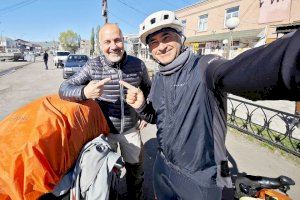 De Valencia a Vietnam: Marino Izquierdo emprende con su bicicleta un viaje cargado de solidaridad - (foto 3)