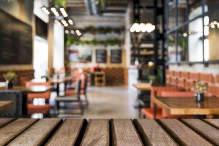Condenan a un restaurante y un salón de te de Benicarló por explotar a sus trabajadores con sueldos de 700 euros