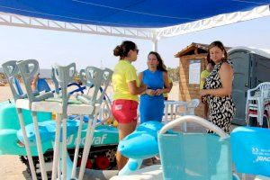 Más de 300 personas han disfrutado ya este verano de las playas de Castellón gracias a los medios accesibles del Patronato de Turismo