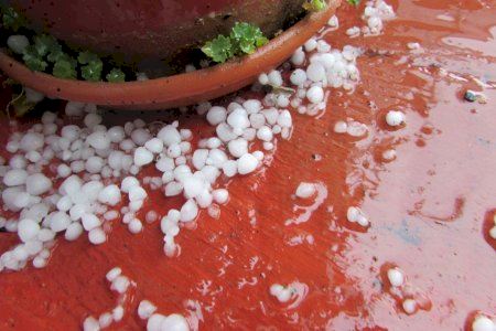 "Probabilidad de granizo grande": AEMET activa el aviso naranja por tormentas localmente severas en zonas de la Comunitat Valenciana