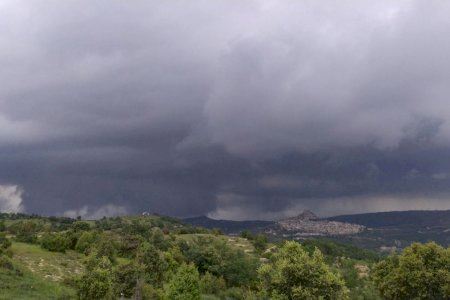 Interior y puntos del litoral valenciano se preparan este miércoles para tormentas severas con granizo grande y fuertes lluvias