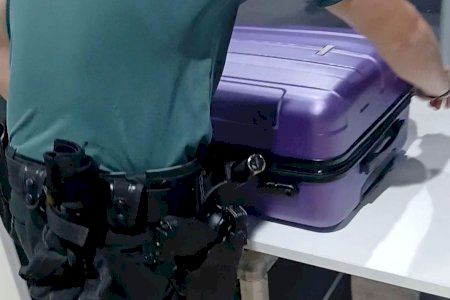 Un 'Frankfurt' de droga en el Aeropuerto de Valencia: hallan 20 kilos de marihuana ocultos en maletas rumbo a Alemania