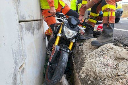 Grave accidente en la A-7: un motorista de 20 años herido tras colisionar con un coche en Quart de Poblet