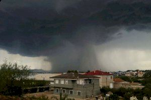 Aviso, DANA, reventón húmedo, turbonada, lluvia cálida: guía para no abrumarte con tanta 'tormenta' de conceptos meteorológicos este otoño