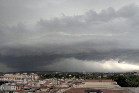 Las tormentas se generalizan este martes en las peores horas del episodio: radiografía de avisos y fenómenos en la Comunitat Valenciana