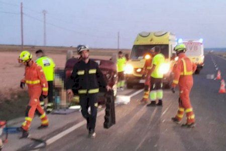 Grave accidente al colisionar una moto y un coche en la A38 en Sueca