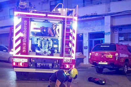 Desalojan un hotel en l'Alfàs del Pi por un aparatoso incendio Desalojan un hotel en l'Alfàs del Pi por un aparatoso incendio