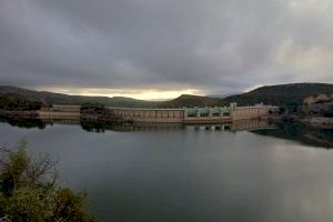 La presa de Forata abre compuertas y mantiene un vertido constante en plena cuenta atrás para octubre - (foto 4)