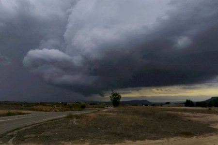 Confusió meteorològica: Què està provocant les pluges torrencials en la Comunitat Valenciana? És una DANA o no? Confusió meteorològica: Què està provocant les pluges torrencials en la Comunitat Valenciana? És una DANA o no?