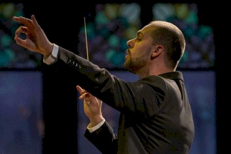 El director de orquesta valenciano Adrián Ronda conquista Europa con la música sinfónica: “Nuestro reto es llegar a nuevos públicos”