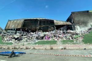 Desaparecen las ruinas del pavoroso incendio de Almassora con la vista puesta en otra nave repleta de textil abandonado - (foto 5)