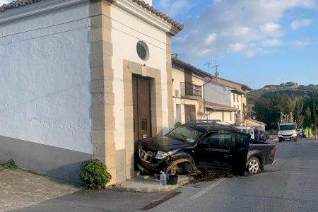 Un ladrón se estrella contra una iglesia de Morella e intenta robar en un supermercado de la población Un ladrón se estrella contra una iglesia de Morella e intenta robar en un supermercado de la población