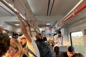 Col·lapse i indignació en el Cercanies València-Castelló per un altre robatori de coure - (foto 2)