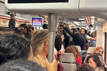 Col·lapse i indignació en el Cercanies València-Castelló per un altre robatori de coure Col·lapse i indignació en el Cercanies València-Castelló per un altre robatori de coure