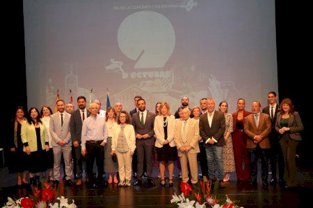 El Ayuntamiento de Sagunto entrega las Medallas de la Ciudad en el acto institucional por el 9 de Octubre