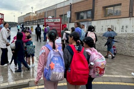 Suspensió de classes en la Comunitat Valenciana aquest dilluns 13 d'octubre per avís taronja: consulta els municipis afectats Suspensió de classes en la Comunitat Valenciana aquest dilluns 13 d'octubre per avís taronja: consulta els municipis afectats