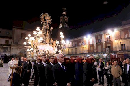 GALERÍA | Nules sale a las calles con devoción para la Ofrenda de la Soledat
