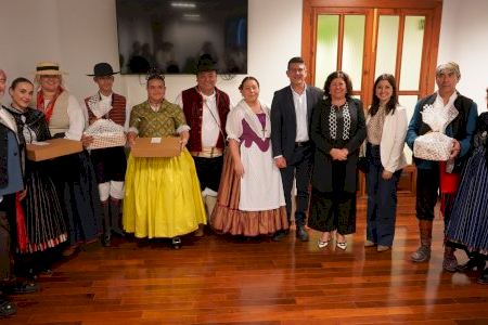 Ontinyent tanca la programació del 9 d’Octubre omplint el Teatre Echegaray amb el III Festival d’Intercanvi de Danses Ontinyent tanca la programació del 9 d’Octubre omplint el Teatre Echegaray amb el III Festival d’Intercanvi de Danses