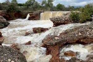 Alerta en la Plana: crecida considerable del caudal del río Anna y petición de no acercarse al cauce
