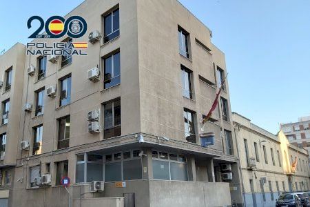 Detenidos en Petrer dos hombres armados con un cuchillo tras asaltar un establecimiento y amenazar de muerte al empleado