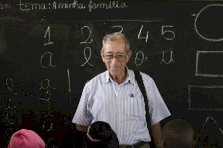 Mor Vicente Berenguer, el sacerdot valencià que va portar l'educació a milers de xiquets a Àfrica