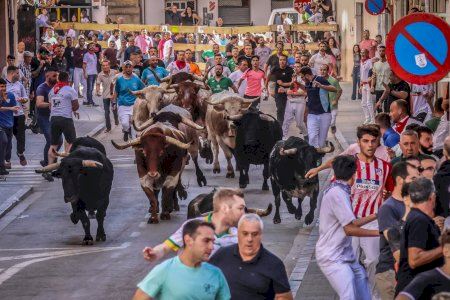 Otro 'llenazo' en Onda en el segundo y vibrante encierro